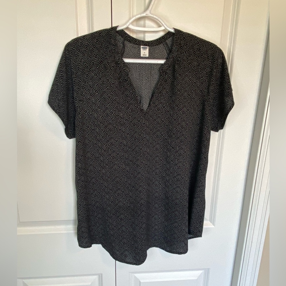 Old Navy black-white geometric print top